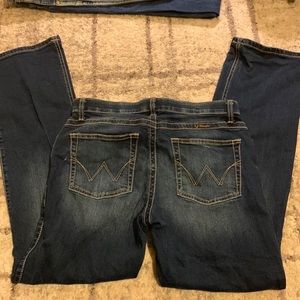 Dark wash 9/10 X 32 bootcut wranglers